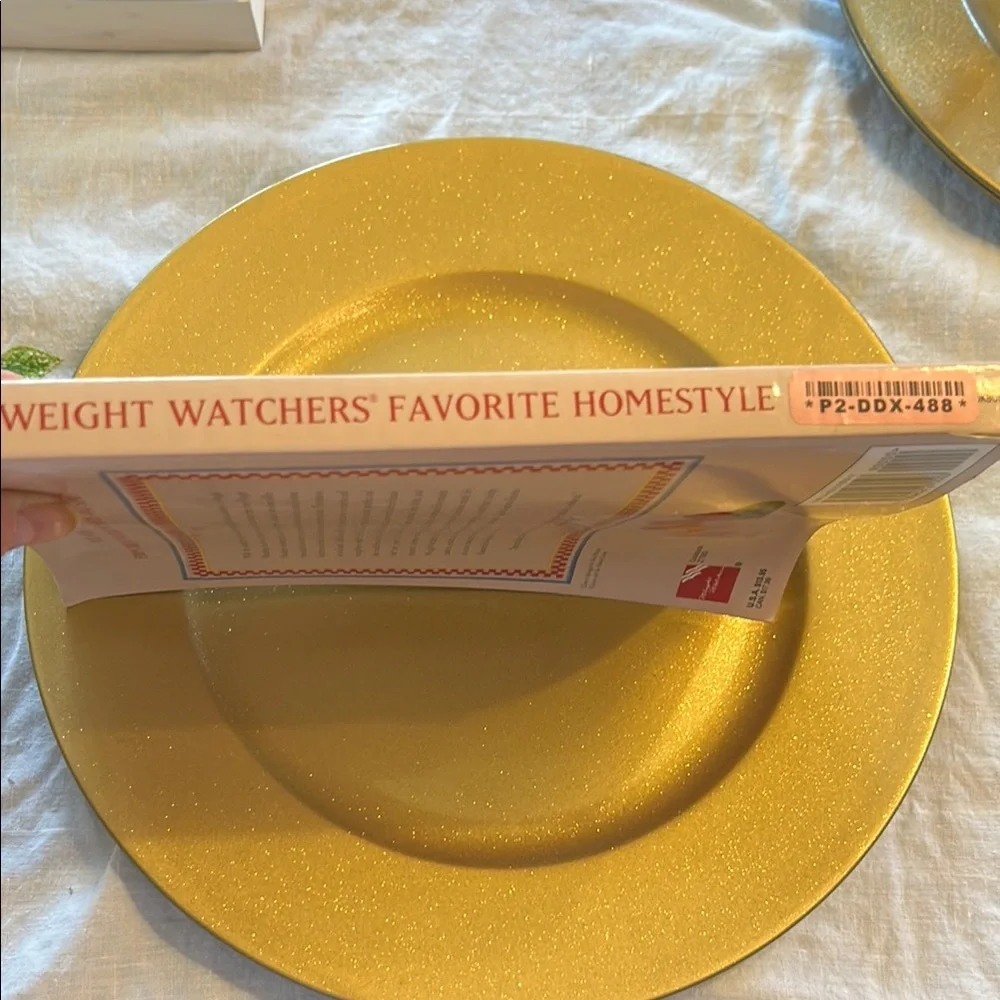 Weight Watchers Favorite Homestyle Recipes Cookbook in Great Condition!